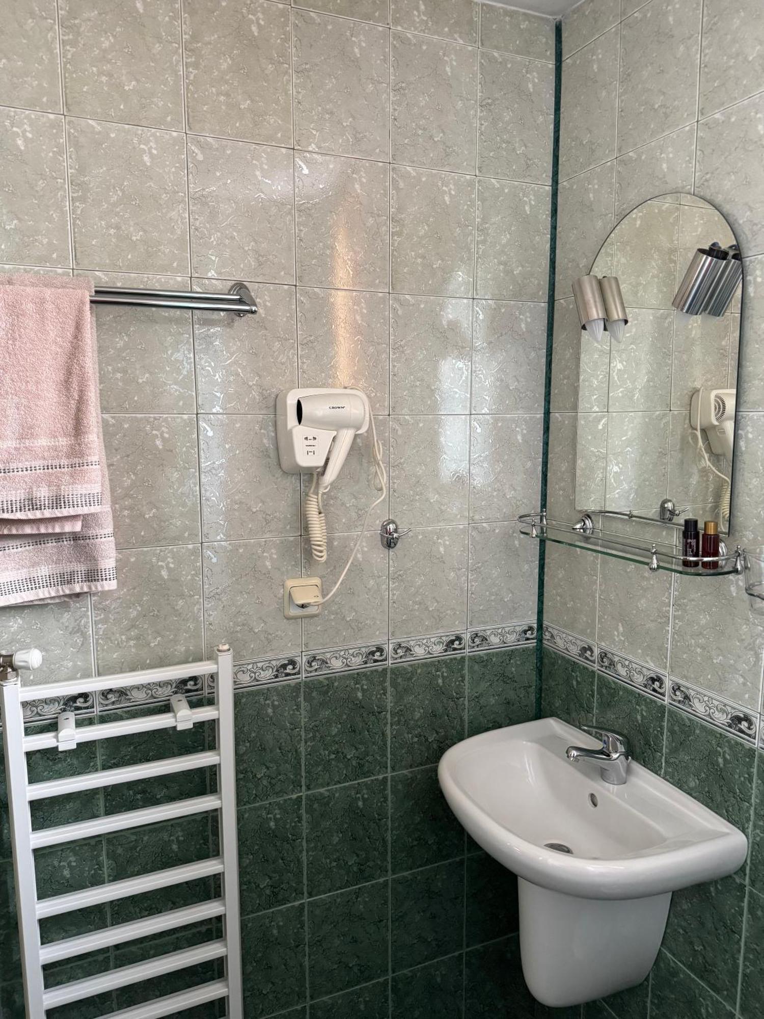 Mama Emiliya Guest House Белі Іскар Екстер'єр фото