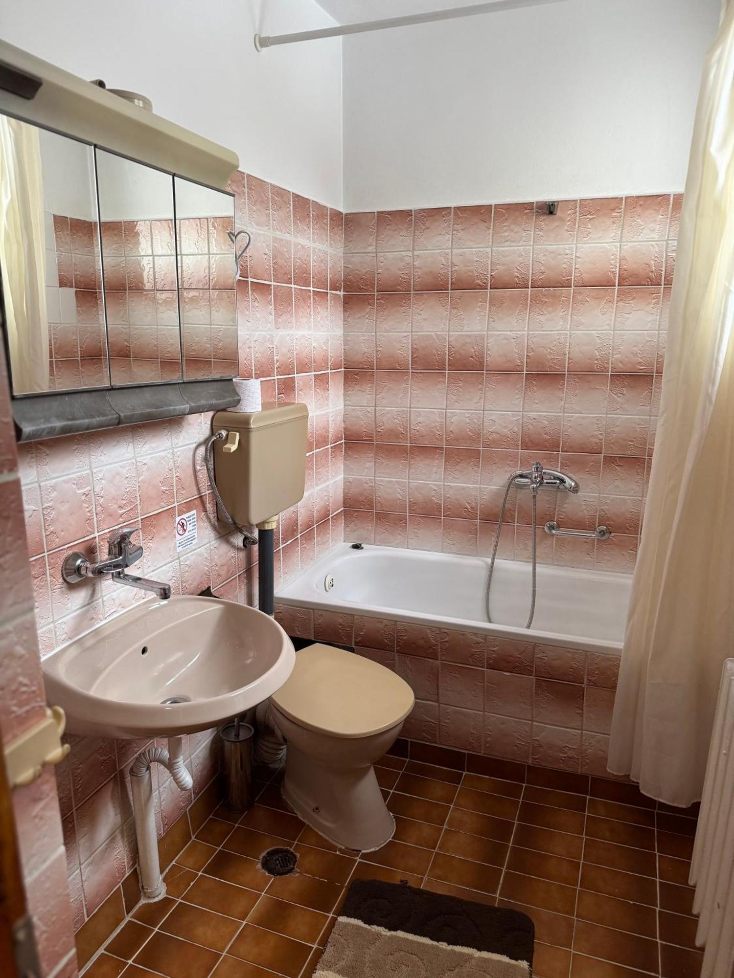 Mama Emiliya Guest House Белі Іскар Екстер'єр фото