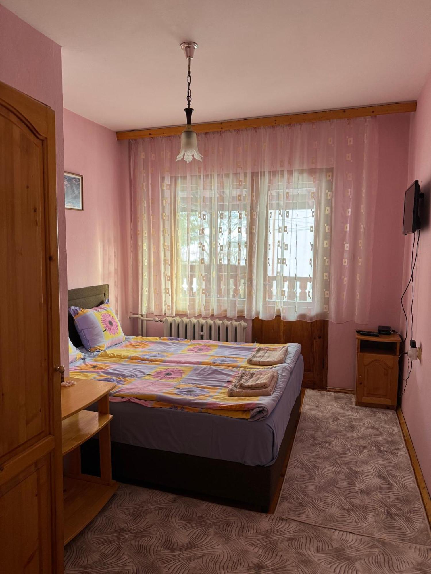 Mama Emiliya Guest House Белі Іскар Екстер'єр фото