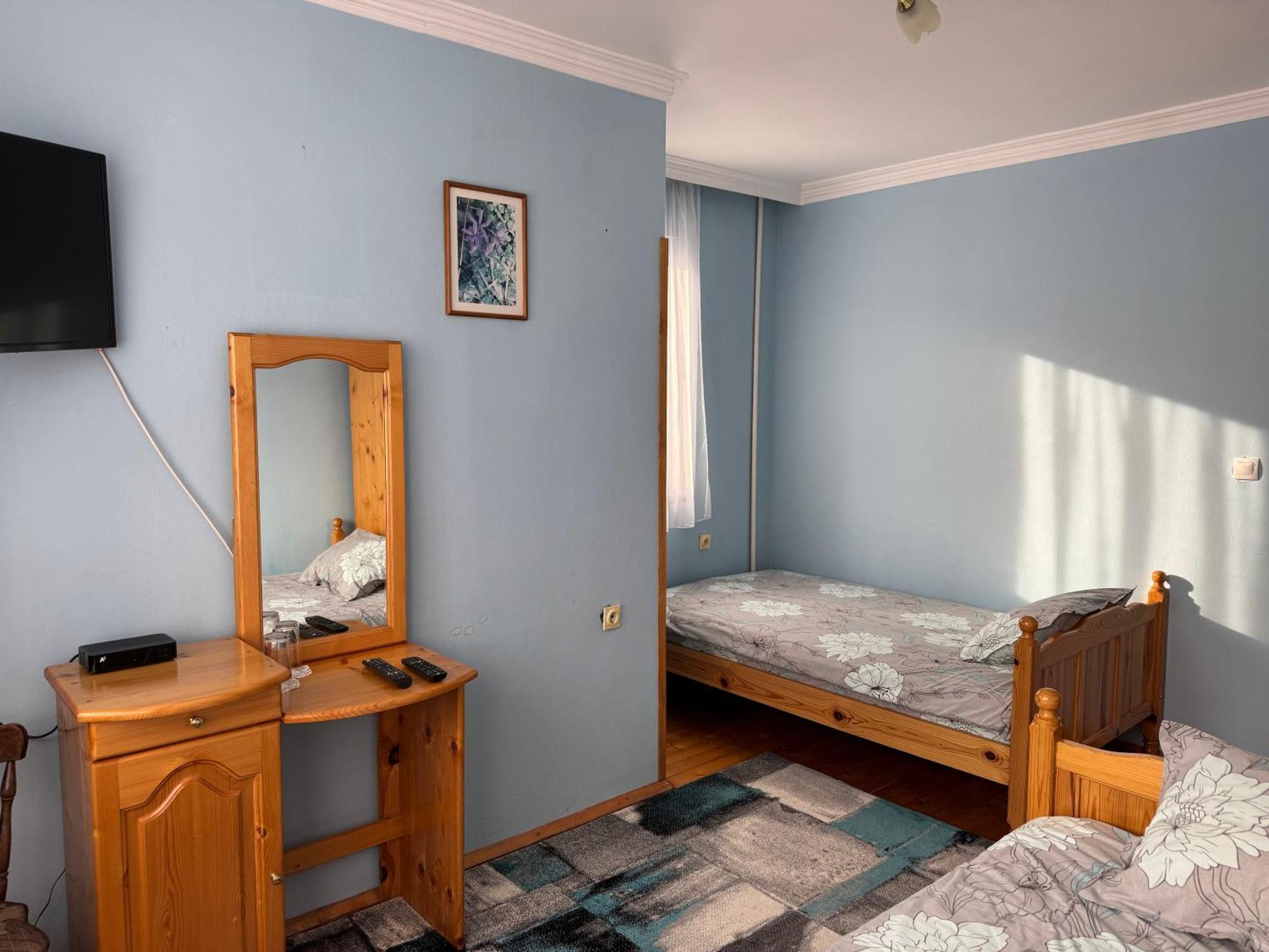 Mama Emiliya Guest House Белі Іскар Екстер'єр фото