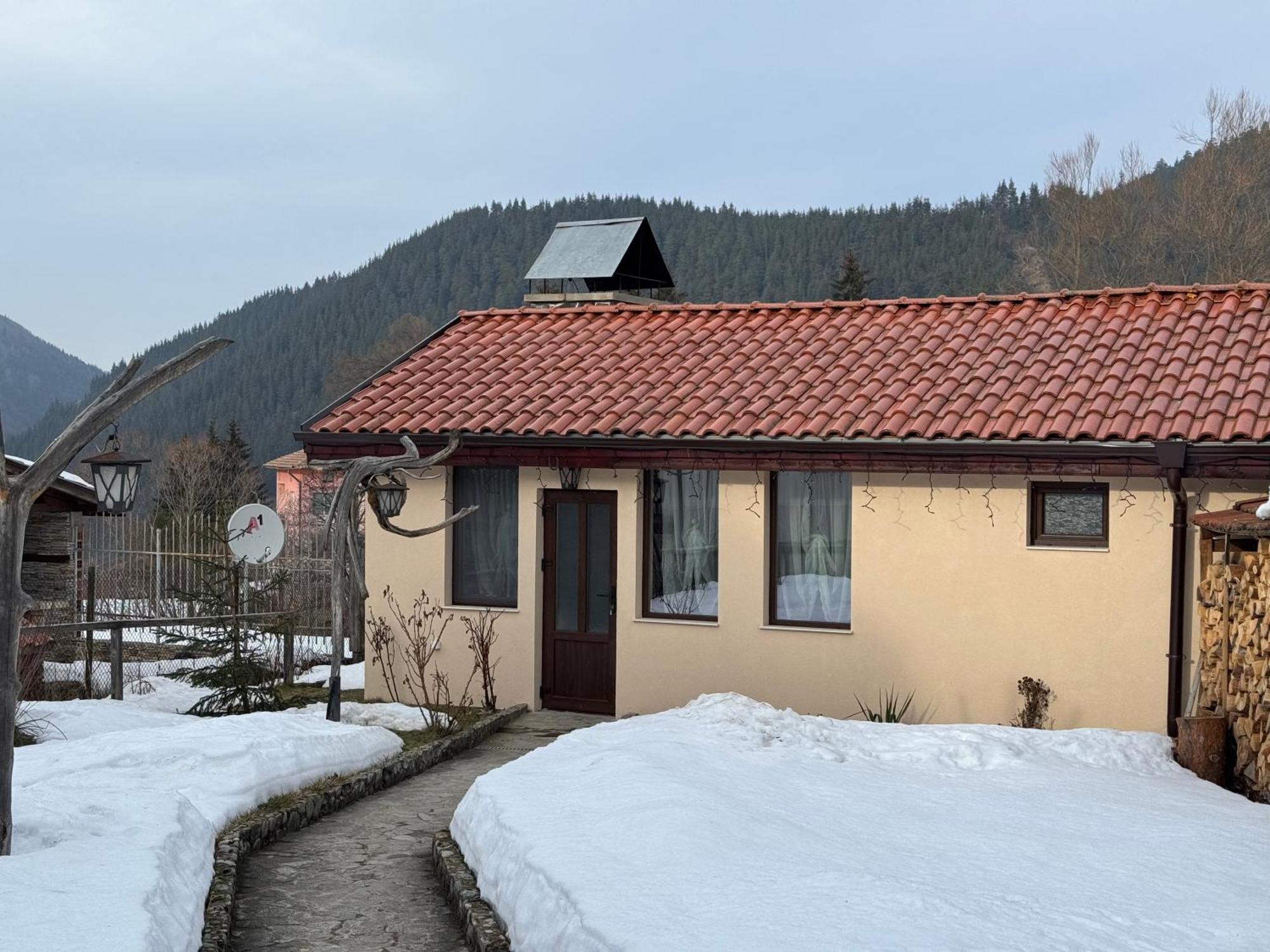 Mama Emiliya Guest House Белі Іскар Екстер'єр фото